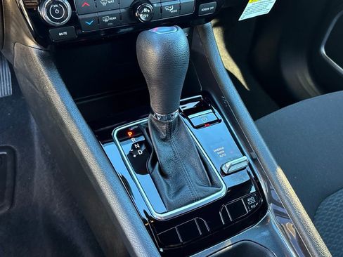 Used 2025 Jeep Compass Sport image 17