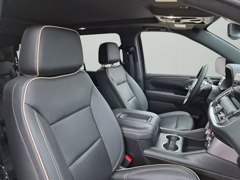 Used 2023 GMC Yukon SLT w/ SLT Premium Package image 14