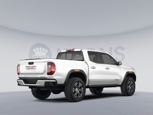 Used 2024 GMC Canyon AT4 w/ Technology Package AWD/4WD image 4