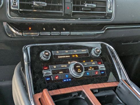 Used 2024 Lincoln Navigator L Reserve image 18