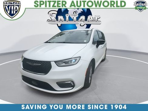 Used 2024 Chrysler Pacifica Touring-L FWD image 4