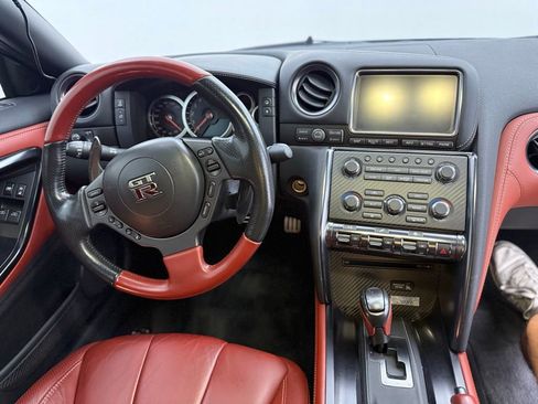 Used 2015 Nissan GT-R Premium image 40