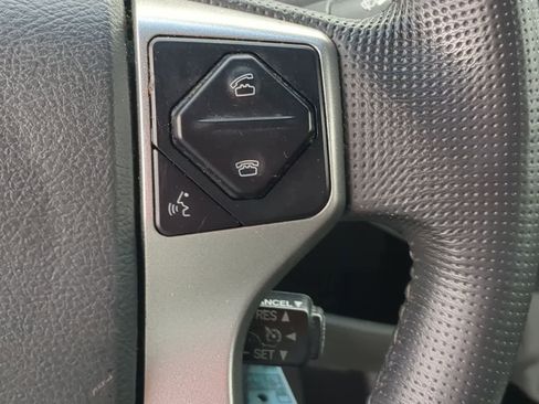 Used 2015 Toyota Tacoma 4x4 Double Cab w/ SR5 Package image 25