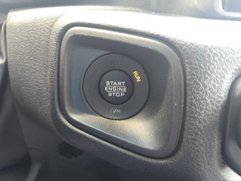 Used 2025 Jeep Gladiator Sport AWD/4WD image 18