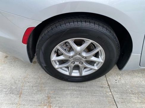 Used 2023 Chrysler Pacifica Touring-L FWD image 13