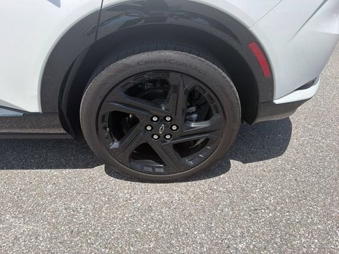 Certified 2024 Chevrolet Equinox EV RS FWD image 11