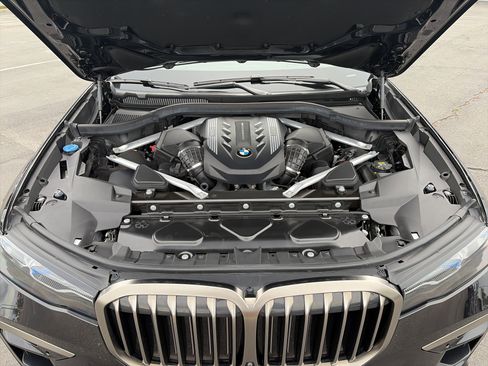 Used 2021 BMW X7 M50i AWD/4WD image 37