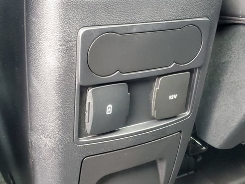 Used 2024 Ford Explorer XLT w/ Equipment Group 202A AWD/4WD image 33