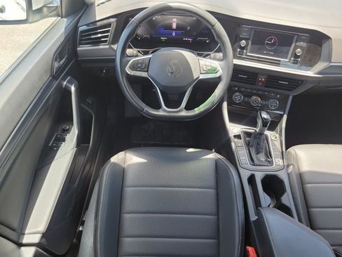 Used 2024 Volkswagen Jetta SE FWD image 13
