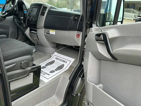 Used 2016 Mercedes-Benz Sprinter 2500 image 18