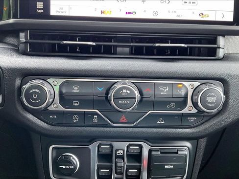 New 2026 Jeep Gladiator Sport AWD/4WD image 15