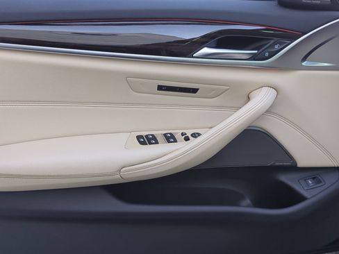 Used 2023 BMW 540i xDrive w/ Premium Package image 14