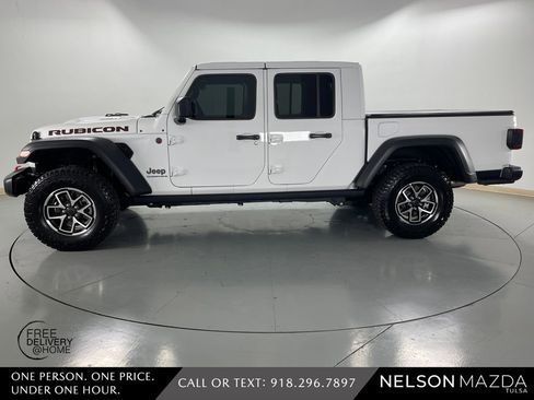Used 2025 Jeep Gladiator Rubicon AWD/4WD image 9