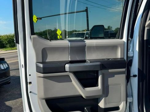 Used 2017 Ford F250 XLT w/ XLT Premium Package AWD/4WD image 17