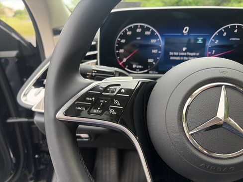 Used 2024 Mercedes-Benz E 350 4MATIC Sedan image 2