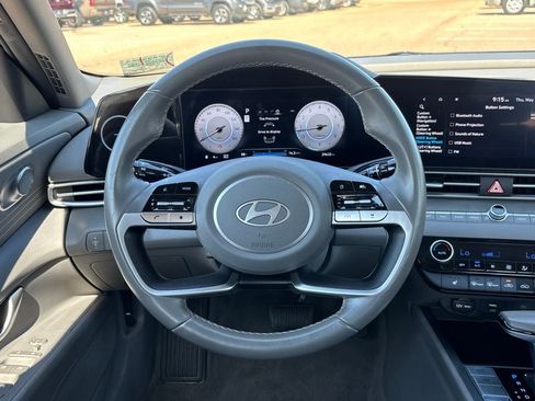 Used 2025 Hyundai Elantra SEL FWD image 14