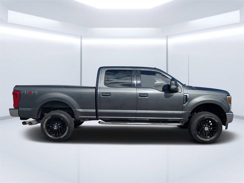 Used 2018 Ford F250 XLT image 2