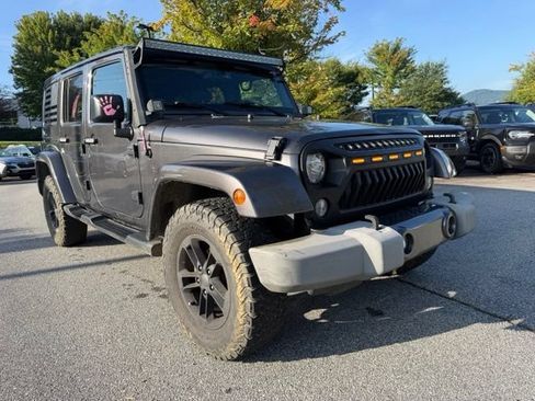 Used 2017 Jeep Wrangler Unlimited Sahara w/ Connectivity Group AWD/4WD image 7