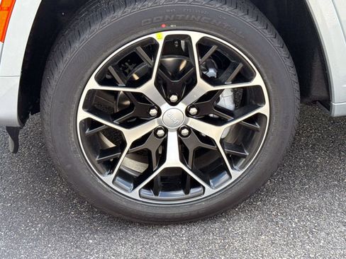 New 2025 Jeep Grand Cherokee Summit image 5