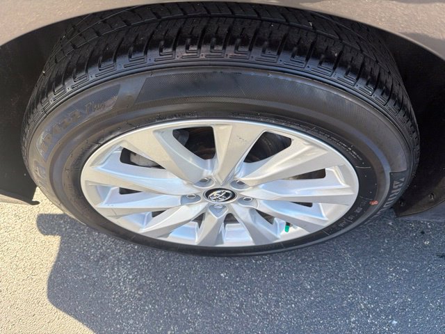 Used 2020 Toyota Camry LE FWD image 11