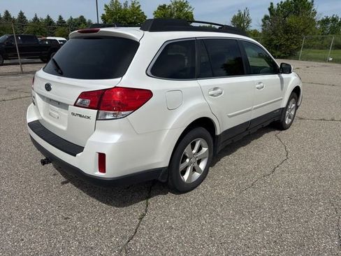 Used 2014 Subaru Outback 2.5i Limited w/ Moonroof Package AWD/4WD image 8