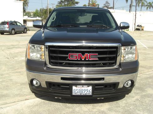 Used 2011 GMC Sierra 1500 SLE w/ Regional Value Package RWD image 2