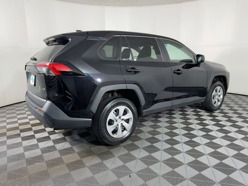 Used 2022 Toyota RAV4 LE image 8