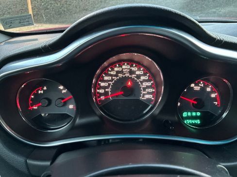 Used 2013 Dodge Avenger SE image 16