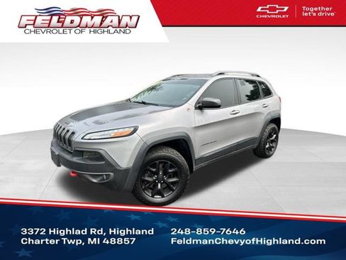 Used 2018 Jeep Cherokee Trailhawk w/ Cold Weather Group AWD/4WD image 1