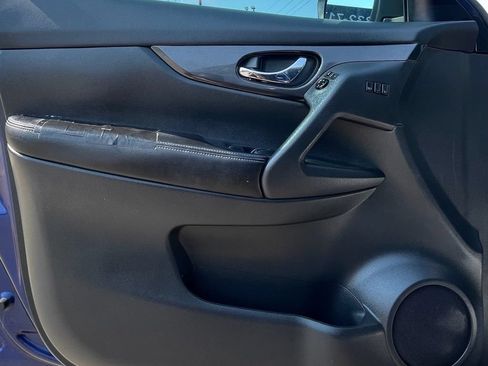Used 2018 Nissan Rogue SV w/ Sun & Sound Touring Package AWD/4WD image 33