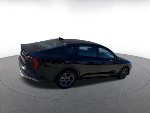 Used 2025 Kia K4 LXS image 15