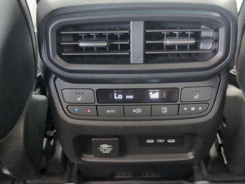 Used 2025 Honda Pilot Black Edition image 41