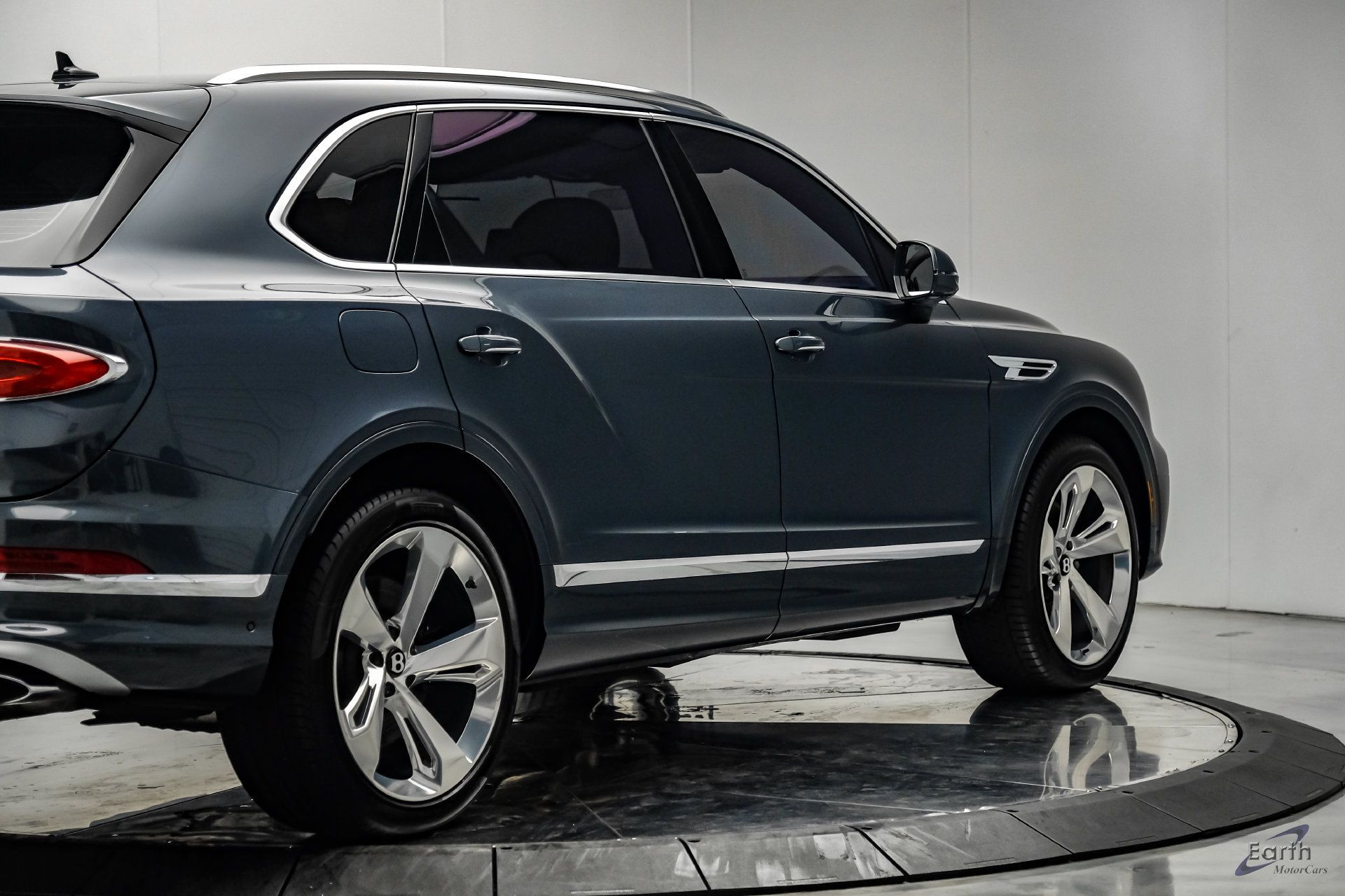 Used 2023 Bentley Bentayga Extended Wheelbase AWD/4WD image 18
