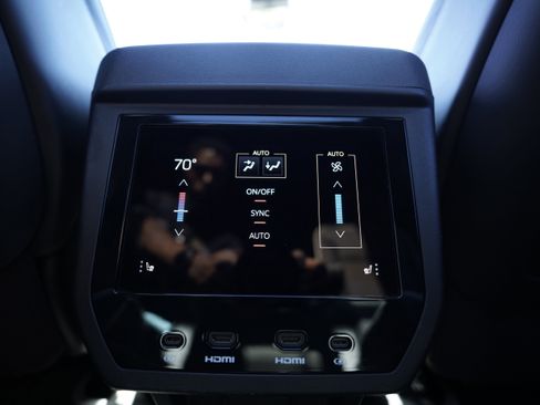 Used 2025 GMC Yukon AT4 Ultimate image 17