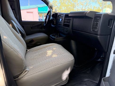 Used 2016 GMC Savana 2500 image 26