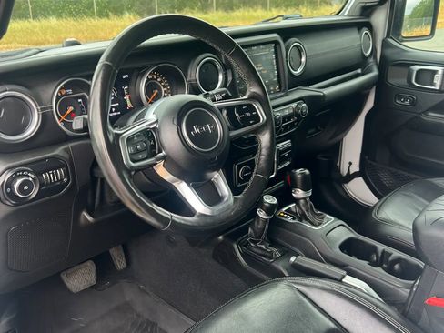 Used 2018 Jeep Wrangler Unlimited Sahara image 12