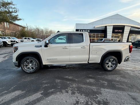 New 2026 GMC Sierra 1500 SLE image 2