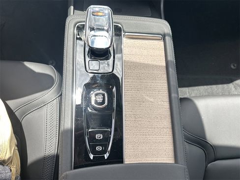 New 2025 Volvo XC90 B6 Plus w/ Protection Package Premier image 17
