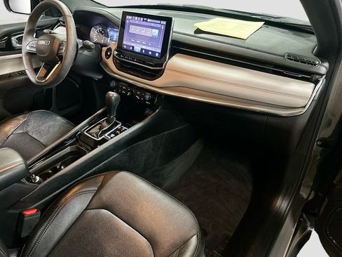 Used 2023 Jeep Compass Limited image 29