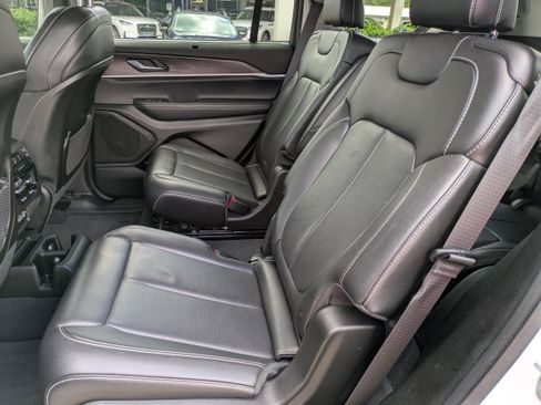 Used 2023 Jeep Grand Cherokee L Limited w/ Luxury Tech Group II image 12