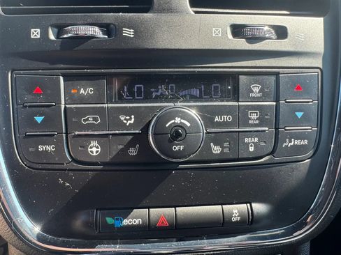 Used 2015 Dodge Grand Caravan SXT FWD image 16