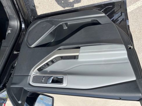 Used 2022 Ford Explorer XLT w/ Equipment Group 202A image 25