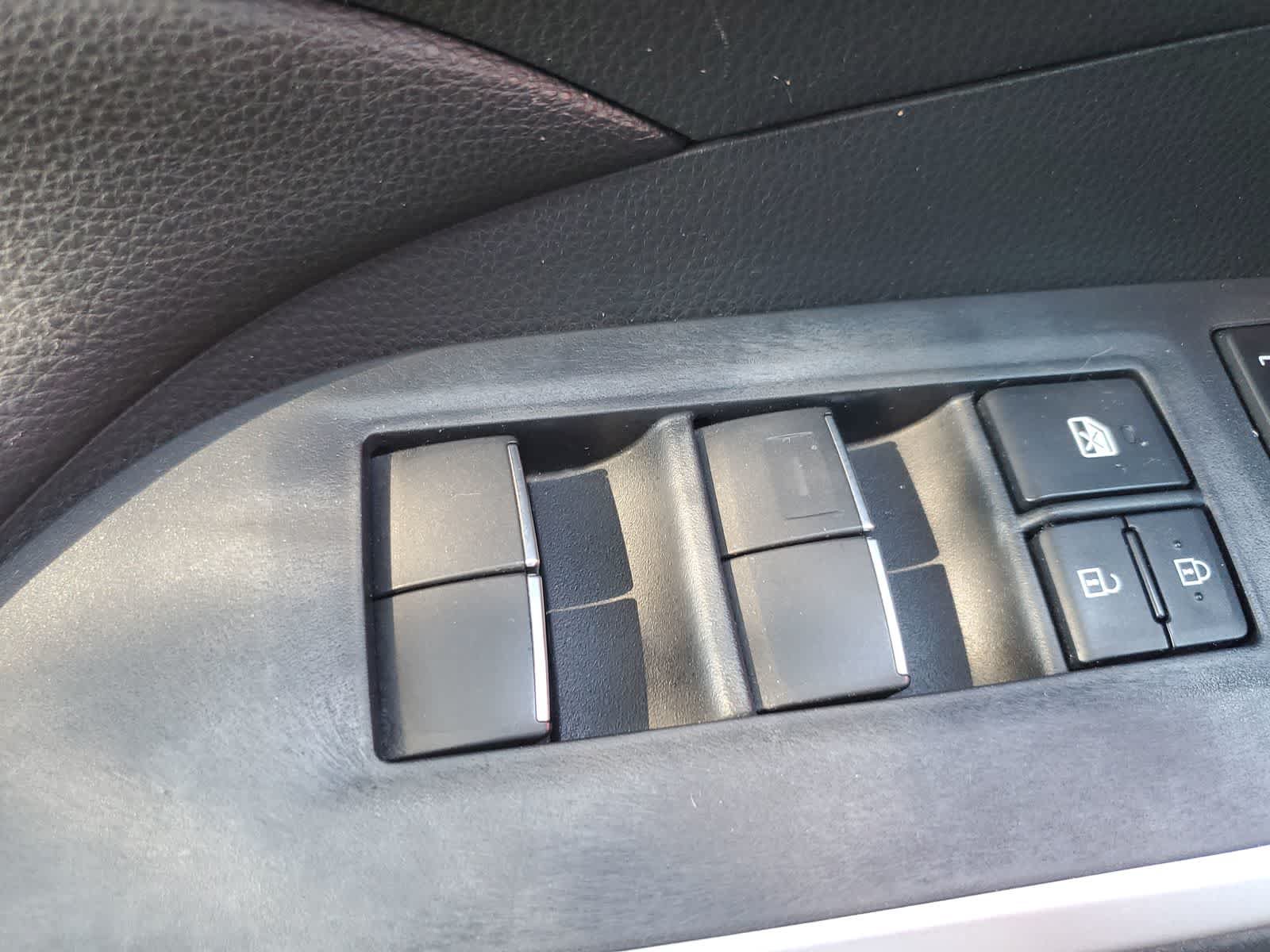 Used 2019 Toyota RAV4 XLE Premium FWD image 24