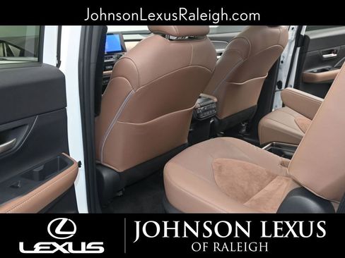 Used 2025 Toyota Grand Highlander AWD Hybrid image 12