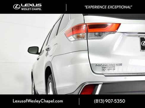 Used 2017 Toyota Highlander Limited image 9