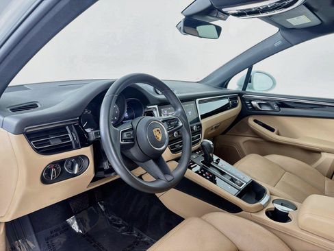 Used 2023 Porsche Macan AWD/4WD image 4