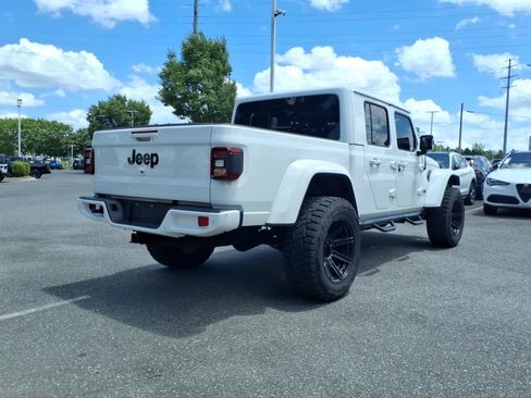 Used 2021 Jeep Gladiator Overland AWD/4WD image 2