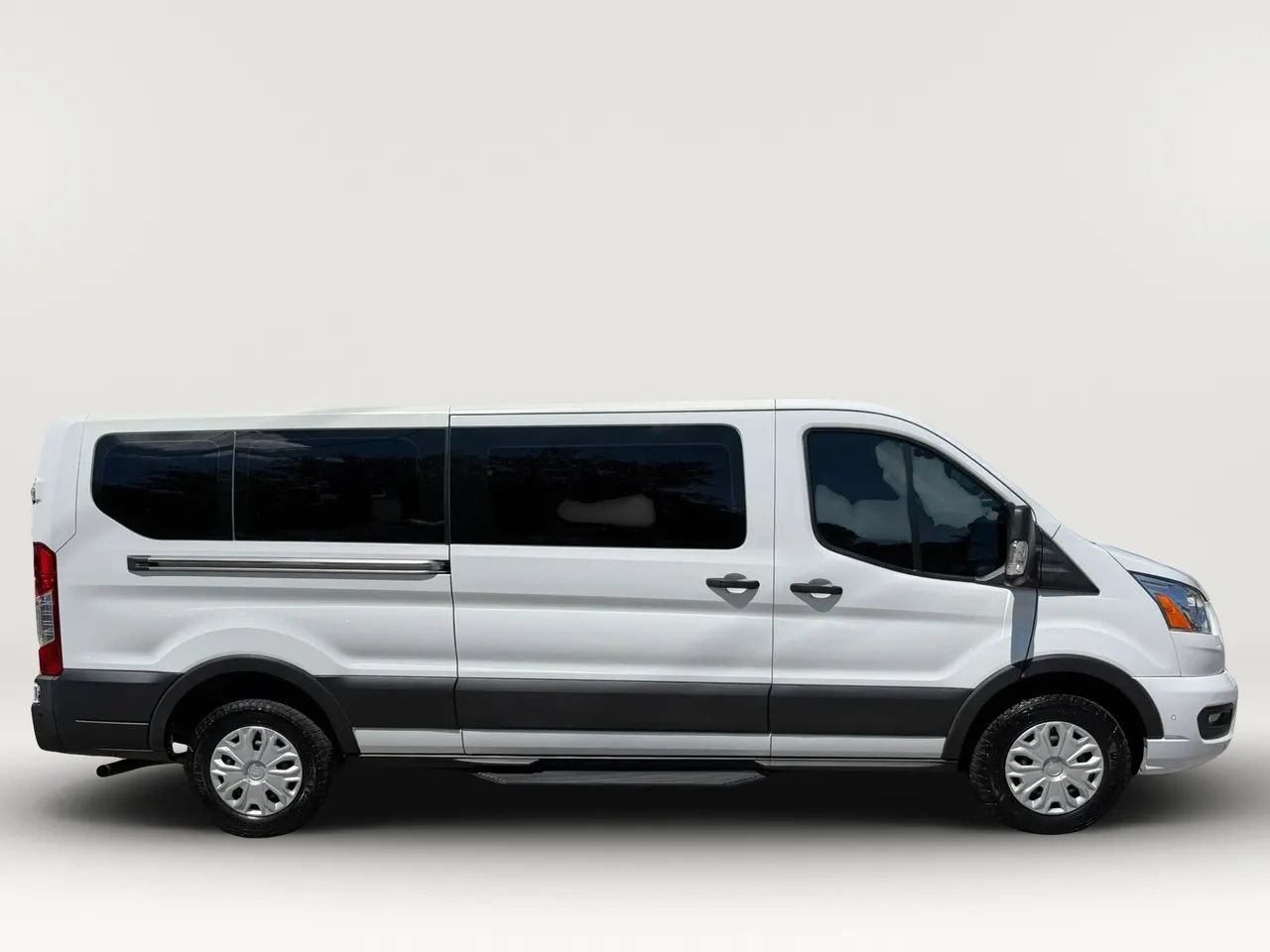 Used 2021 Ford Transit 350 XLT RWD image 2