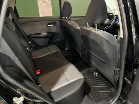 Used 2023 Nissan Rogue SV image 33