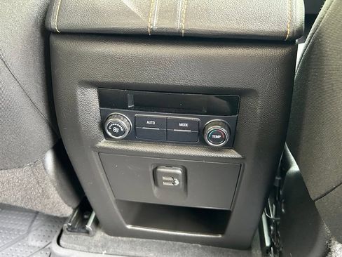 Used 2021 Chevrolet Traverse LS FWD image 42